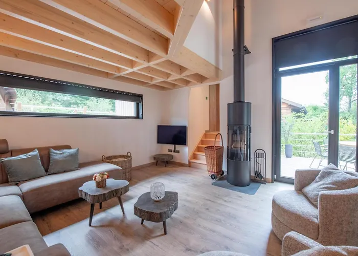 Me Voila 8 בית נופש Biron